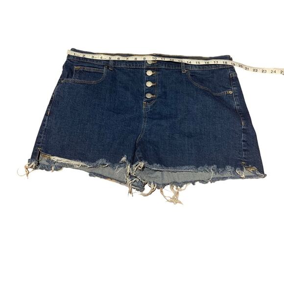 Old Navy Boyfriend Denim Shorts Size 16 - Picture 4 of 4